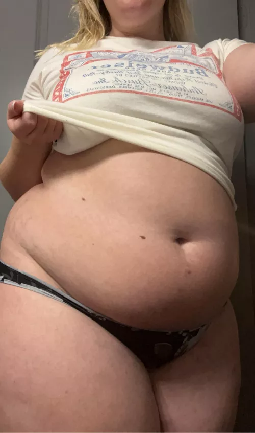 What do you like more? Belly hang or stretchmarks🤪 by Poptartbelly