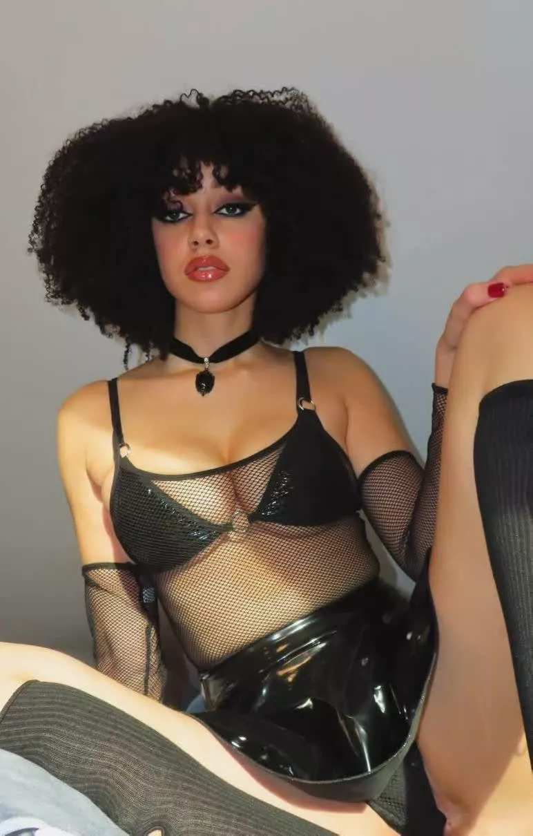 your captured siren is here posted by Samiraxoxodarky