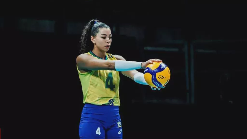 Ana Carolina da Silva posted by ElinoreDoll