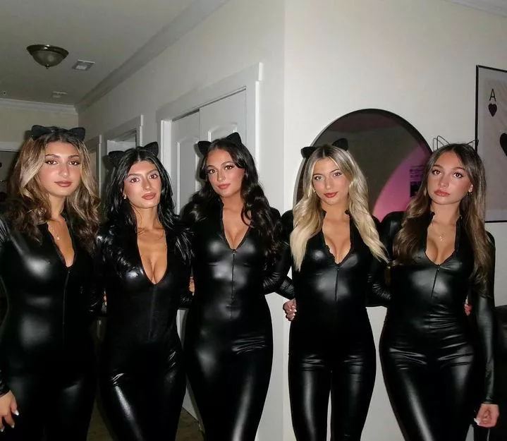 Cat Girls 🖤🐱 posted by Mox_Castagnoli