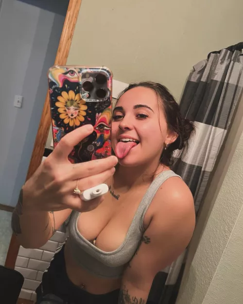 Cum on my tongue, I love the taste  by xXxMegYummixXX