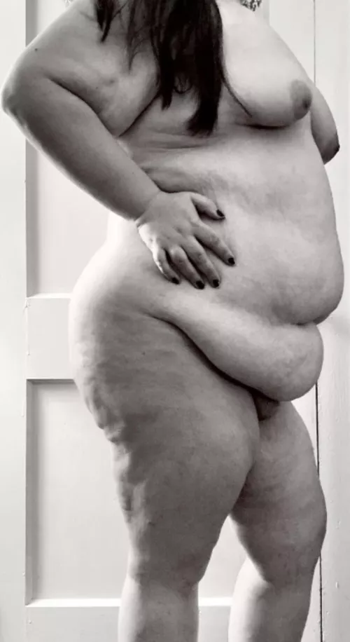 (F) Any love for a bigger girl? be honest by curve_lover069