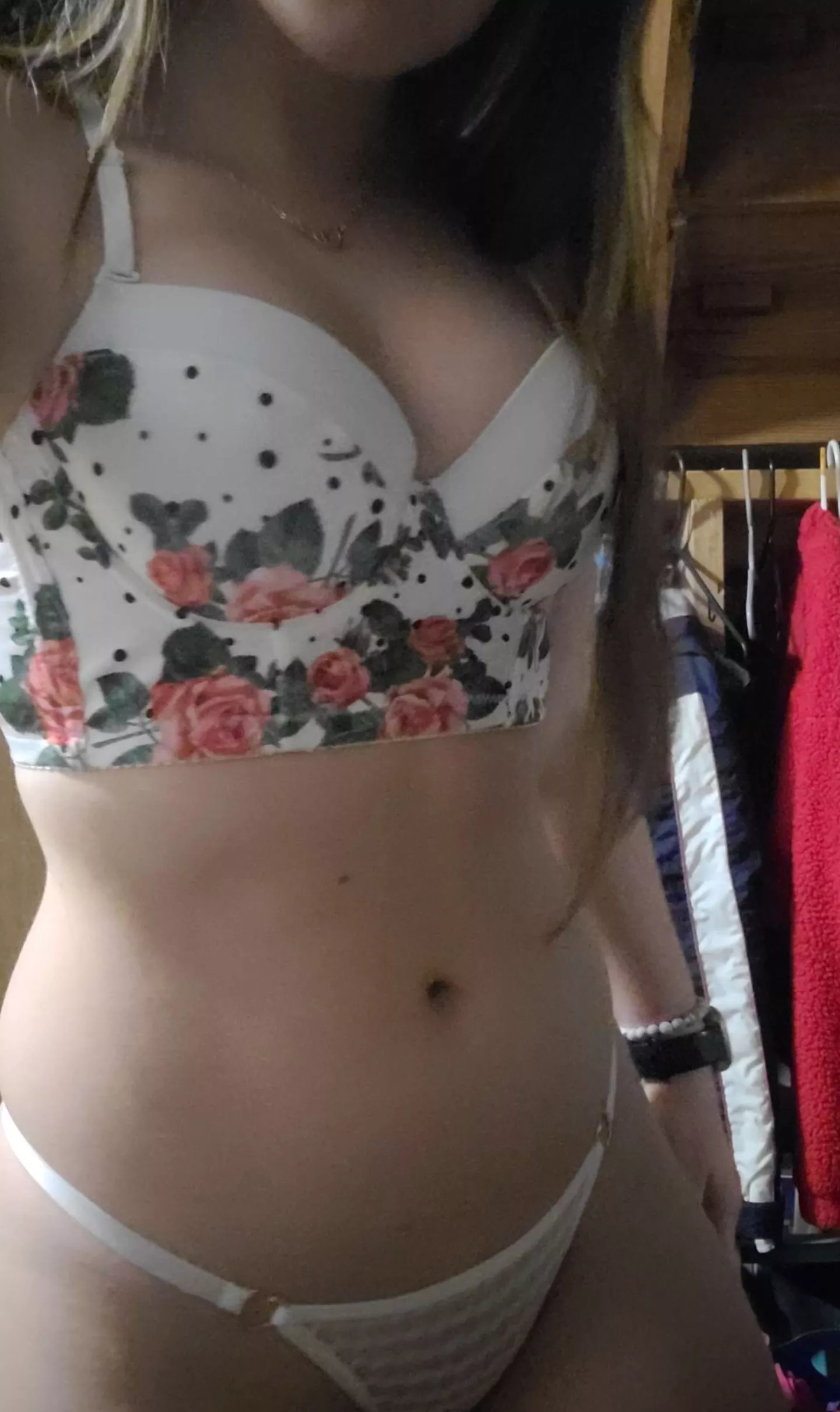 [F]23 up vote if you find me hot 😈 posted by HiddenCoral