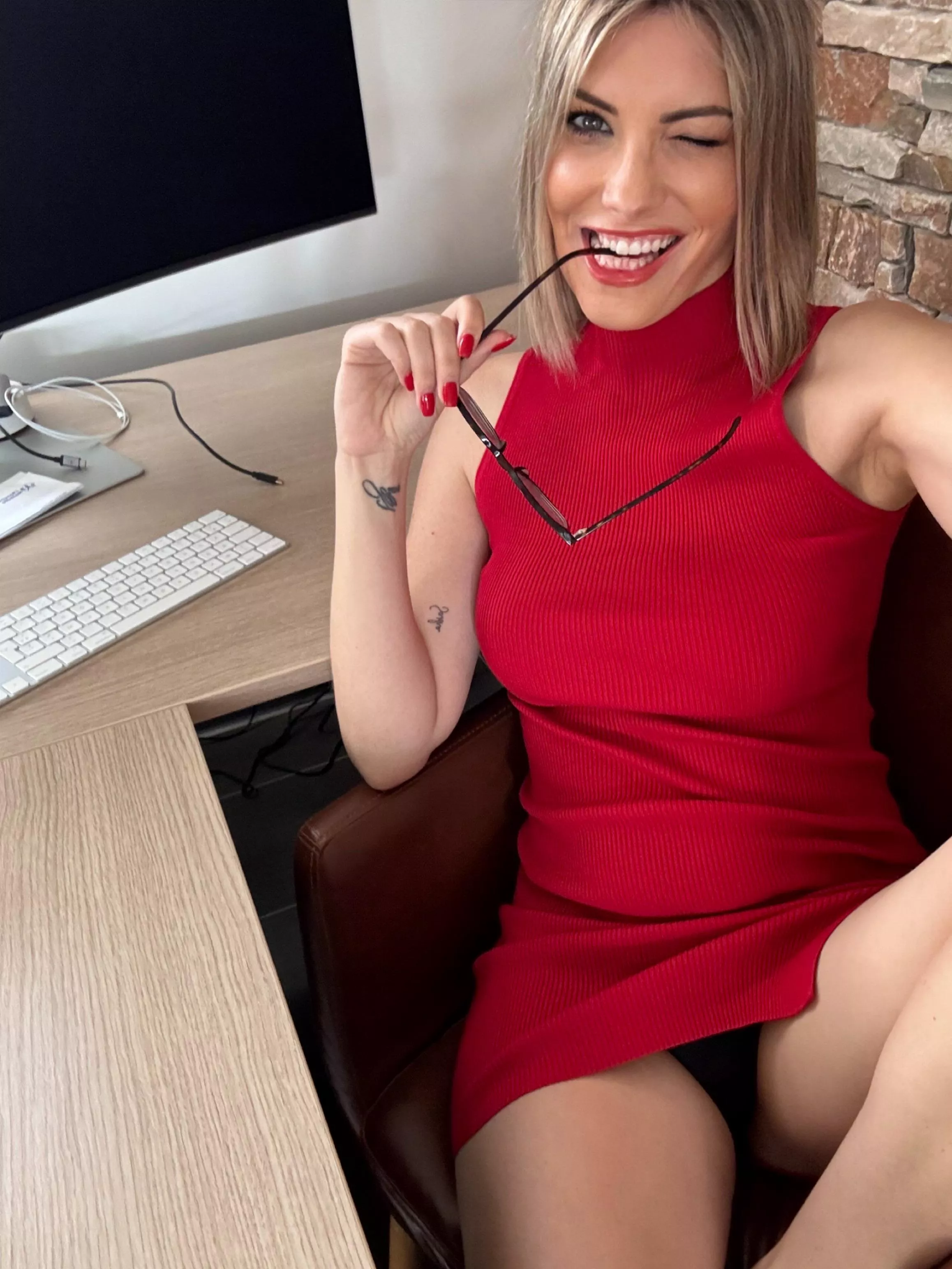 Hello from France posted by emily-onlyfans