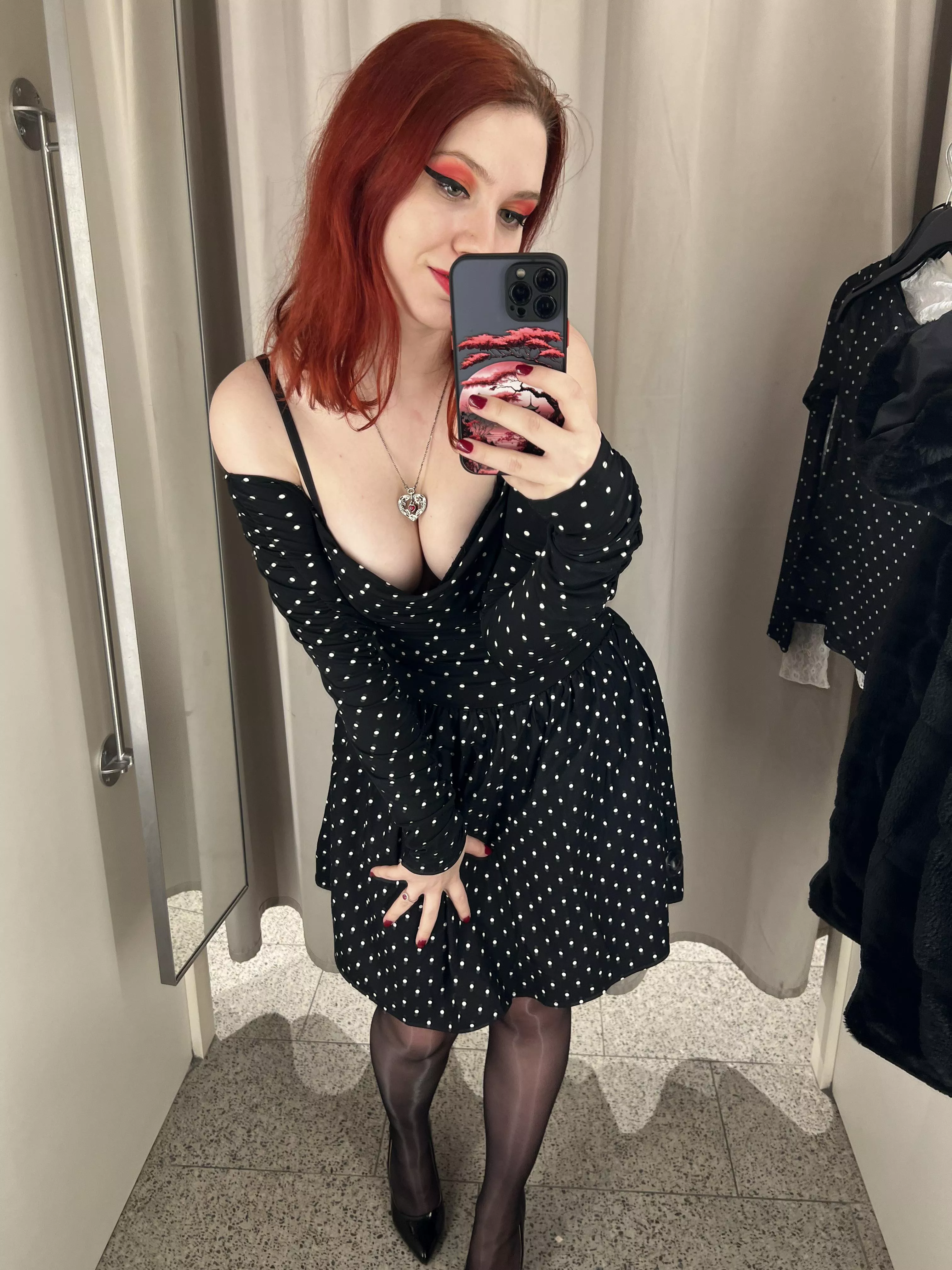 Hello🖤 posted by ichigo_emaa