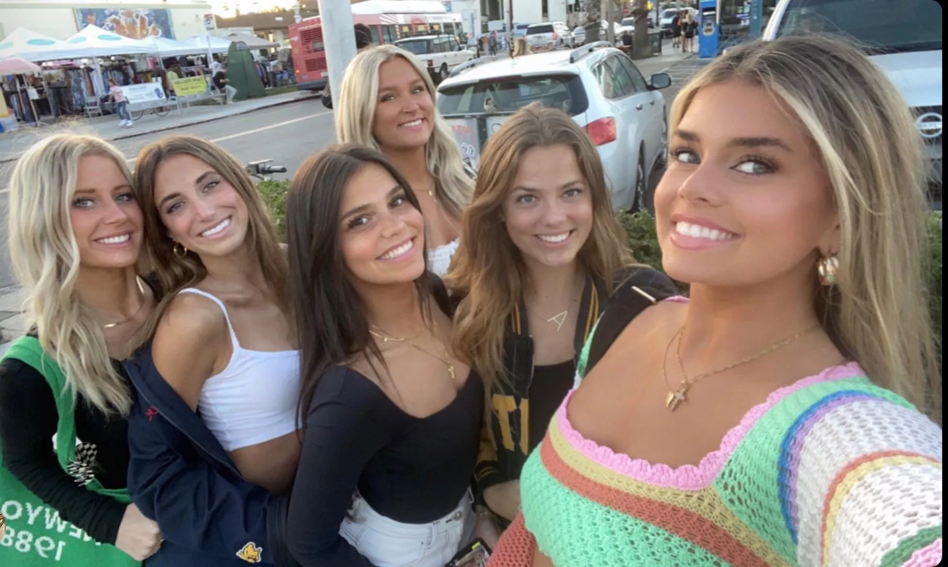 Hot college friend group posted by Hot-Fox3081