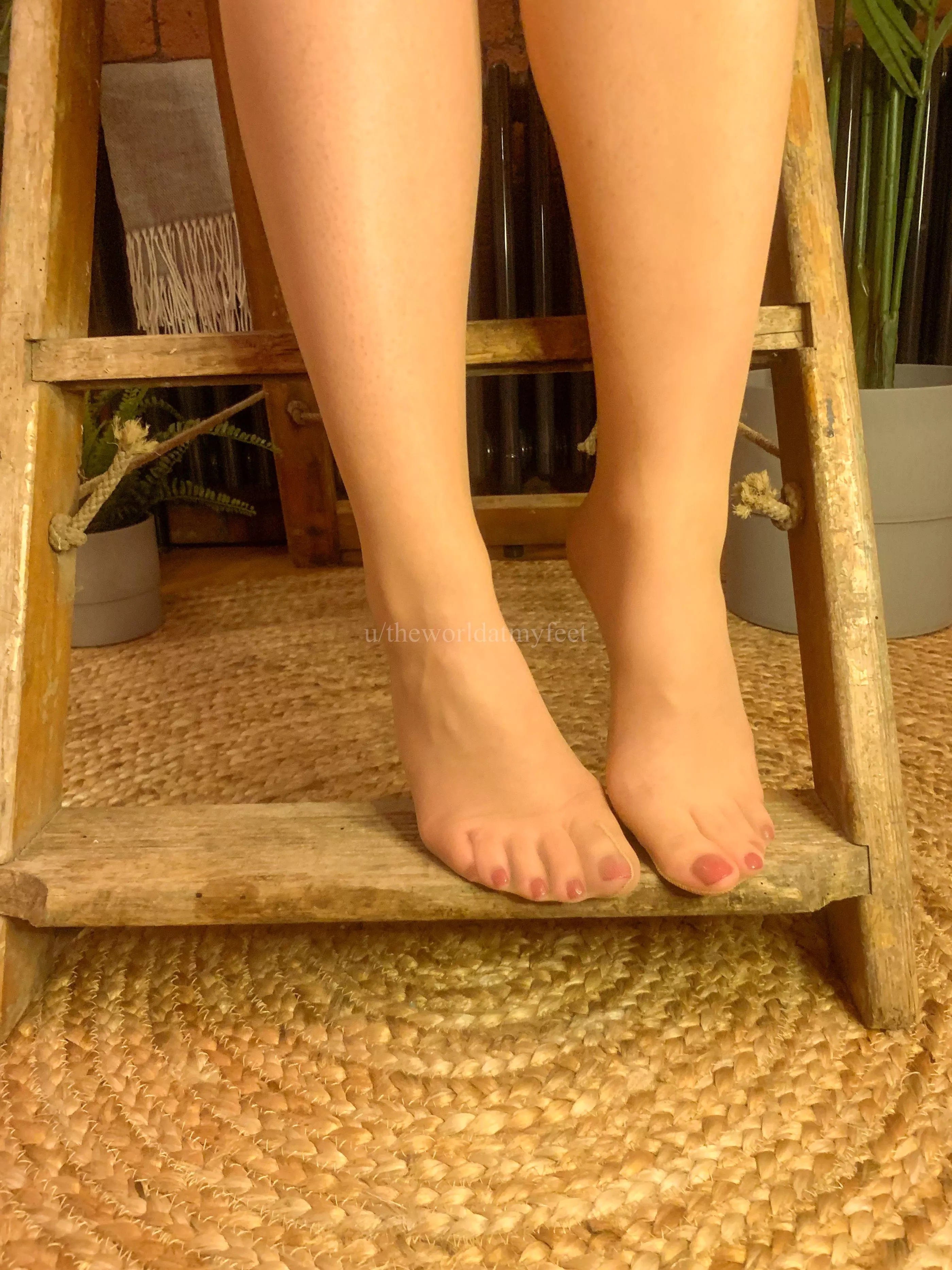 I believe a day is incomplete if nylon doesn’t cover my feet 👣 🤍 posted by theworldatmyfeet