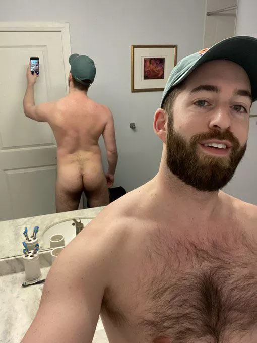 I feel the need for hugs and kisses today💋 posted by Downlowbottom1