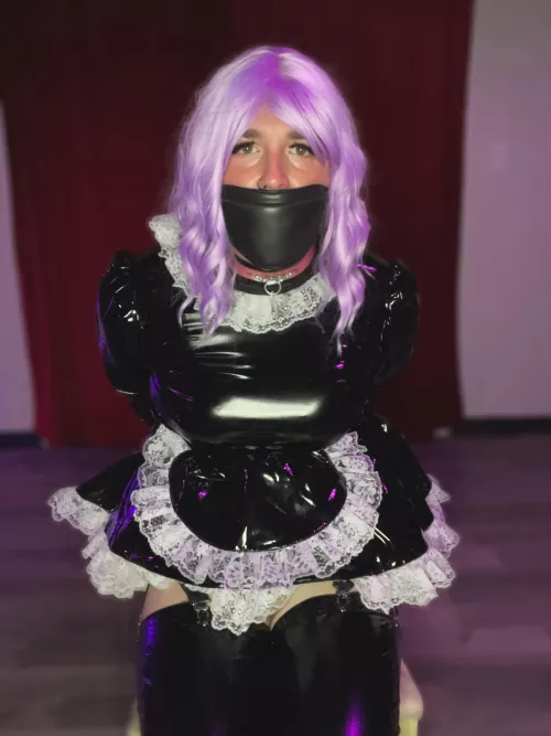 I may be in a bit of a predicament.. by Tiedandgaggedsissy