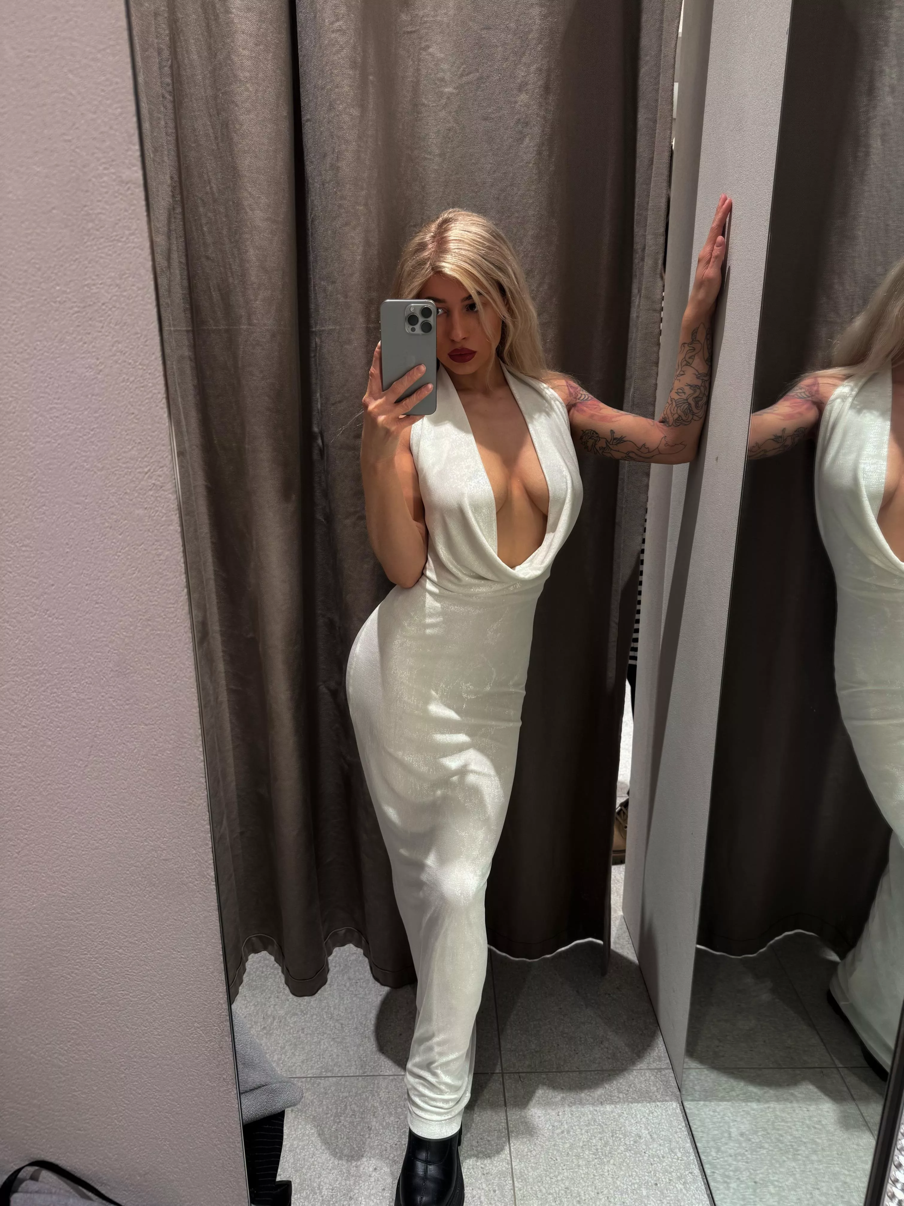 I trust my dress too much! After all, even the wind can blow up my cleavage posted by De_Loyri