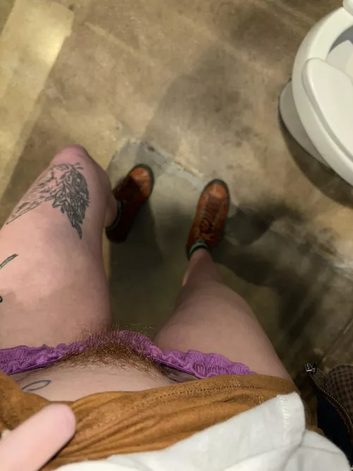 meet me in the restroom 😏 by redhotpearlx