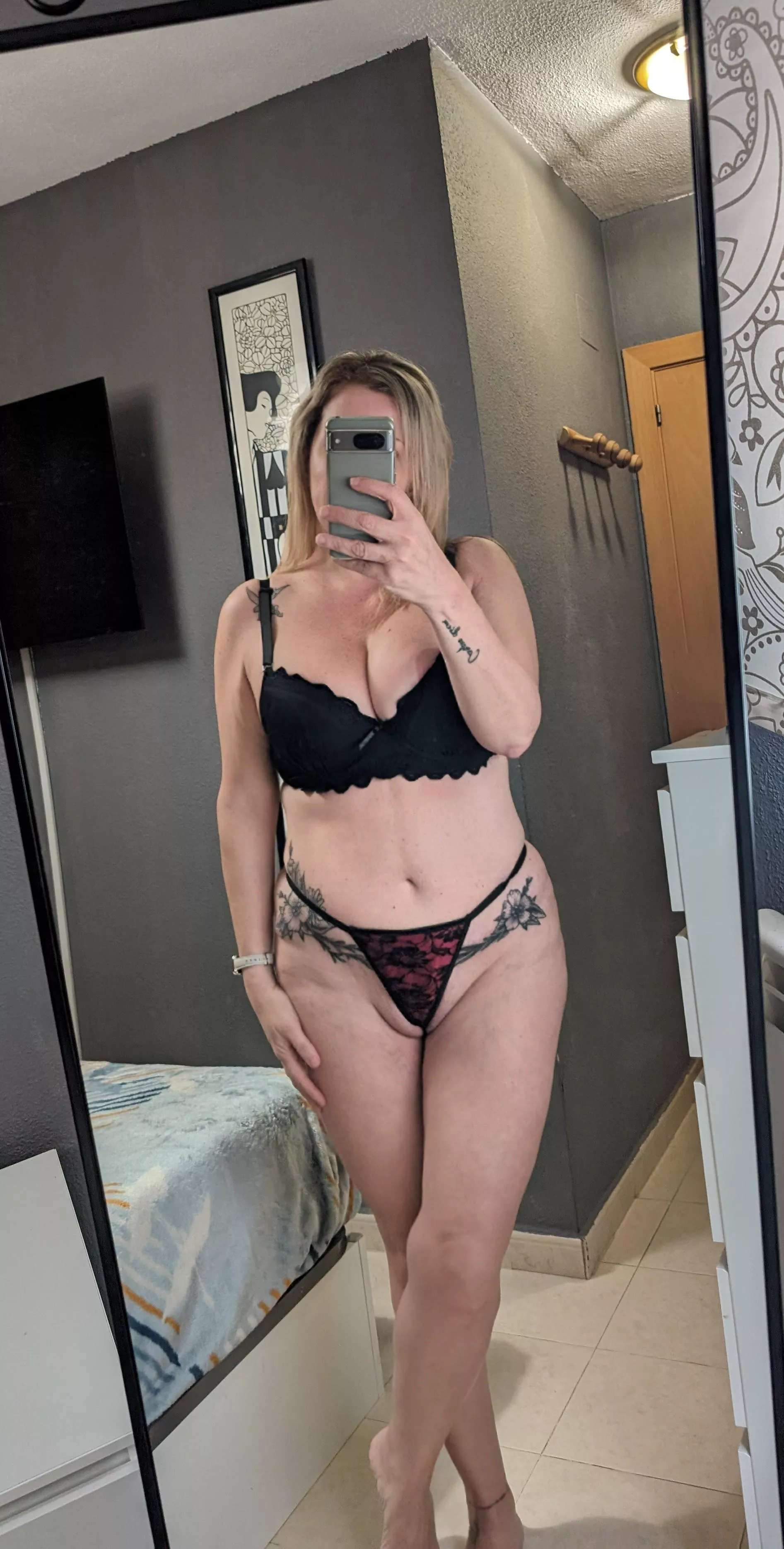 Milfie Cameltoe  posted by missjonner74