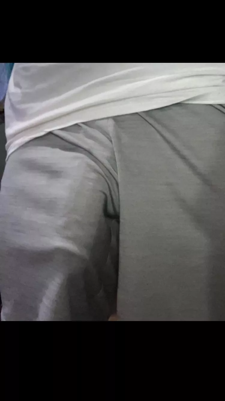 My favorite grocery store outfit posted by Careful-Address-9530