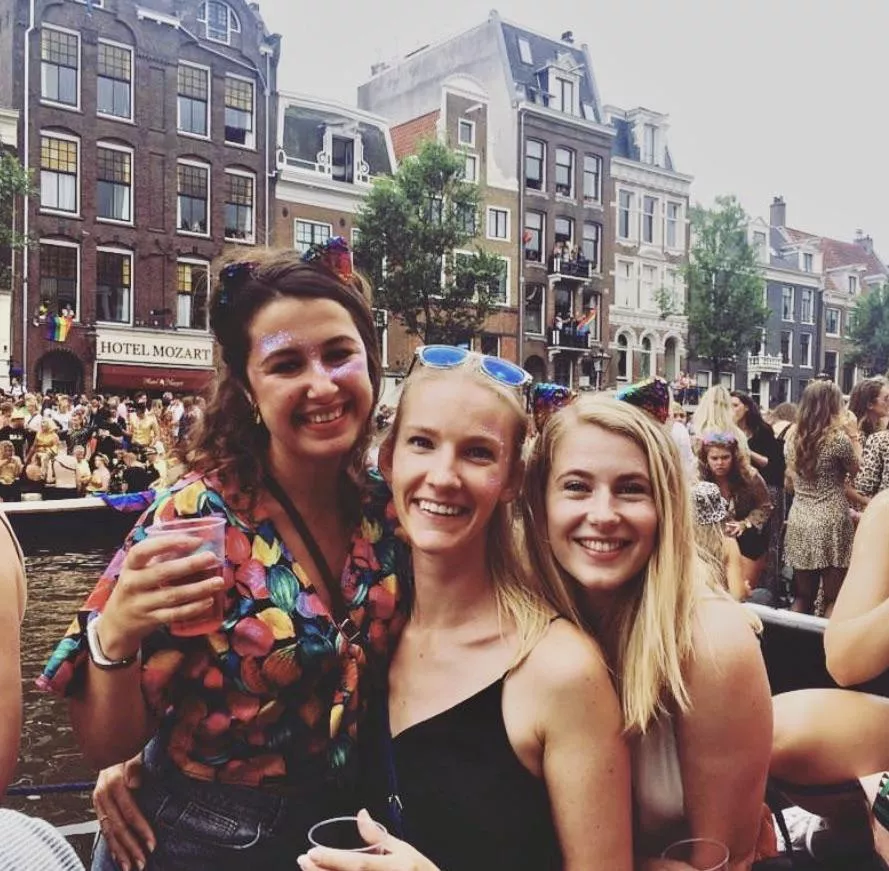 Party girls posted by Rinske93