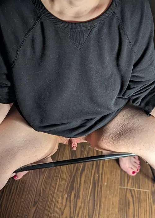Please come lay under my stool by Horny__Lady