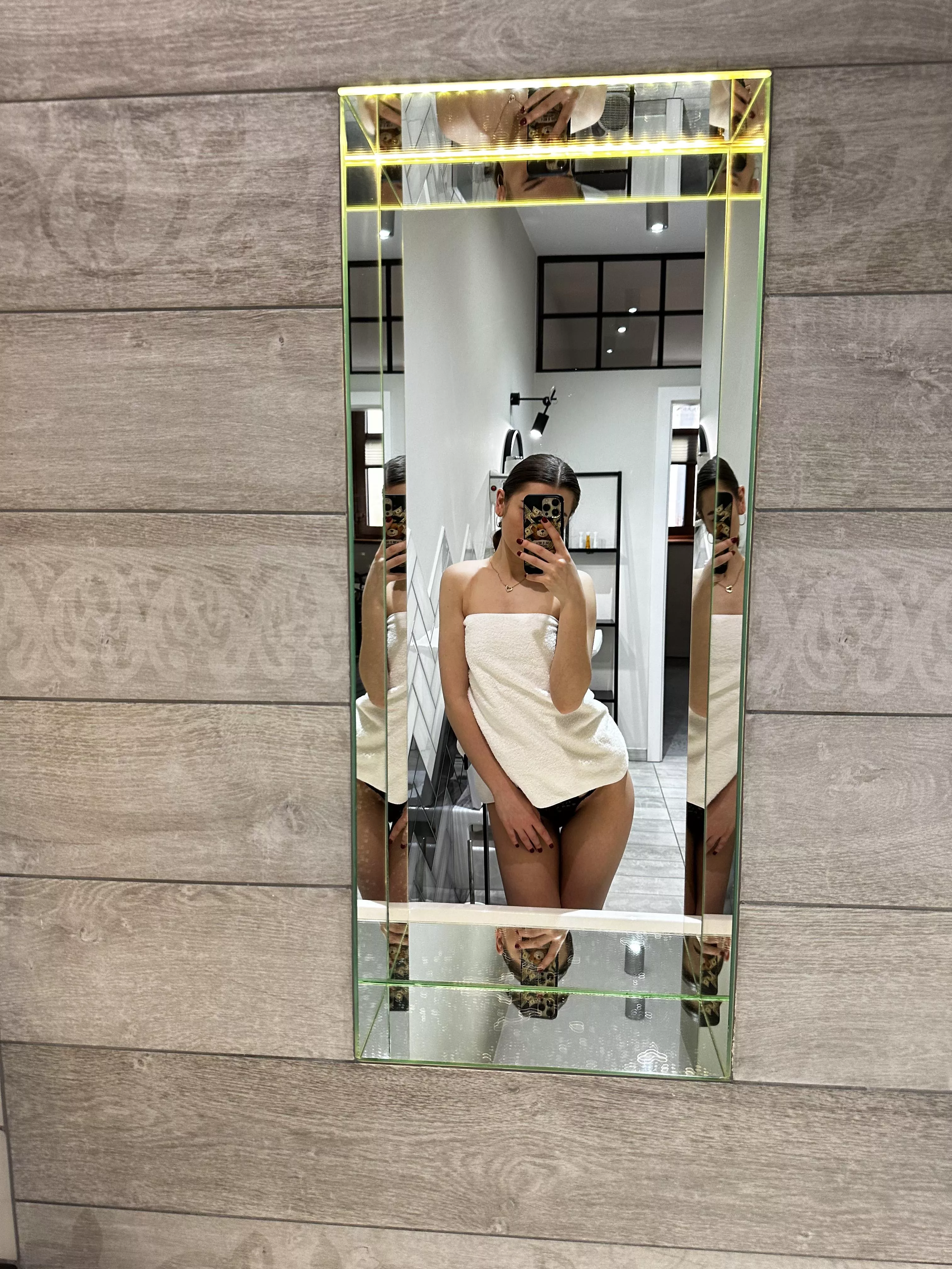 Selfie from the shower posted by esabae