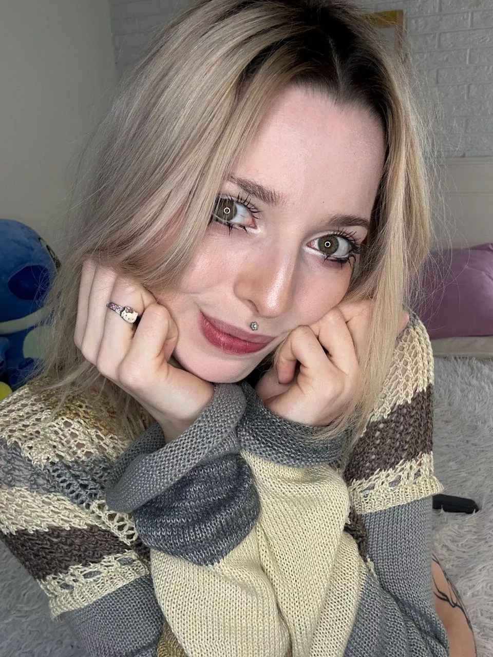 Thinking about a date makes me smile. posted by HottiePetiteGirl