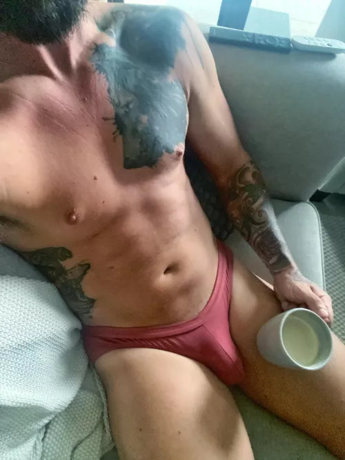 Working from home ♦️ but I need an assistant. Any volunteers? by CurrentSilver2142