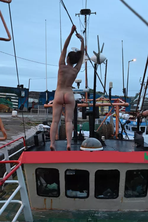 You catch me on your boat. What are you saying to me? by trixi6el