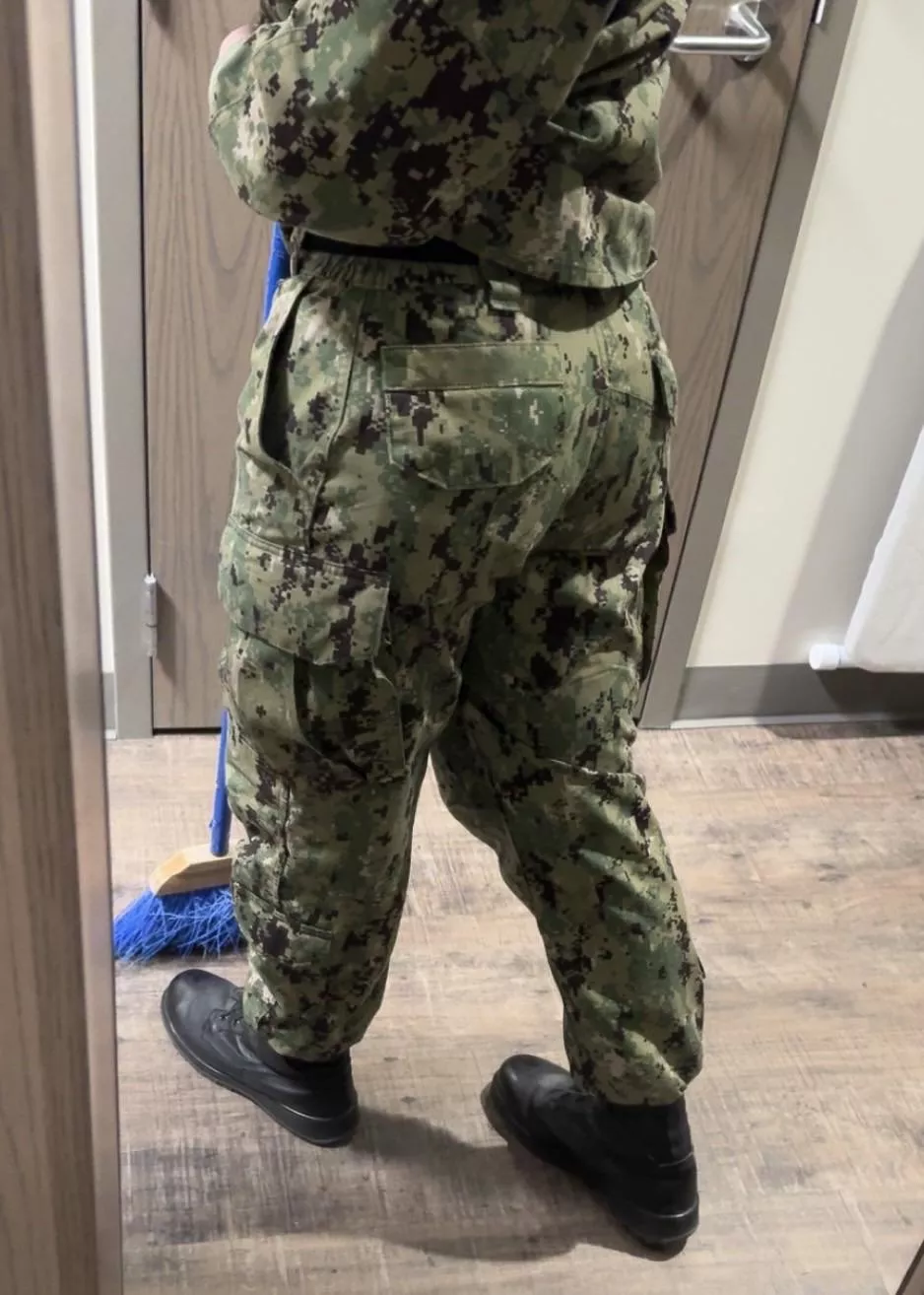 [22] horny during sweepers posted by ComplicatedAsh