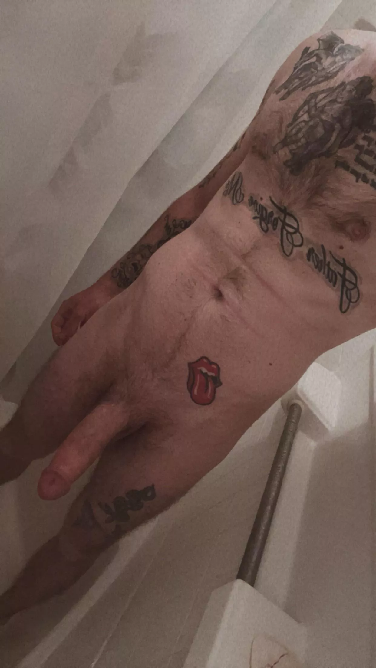 25(m) in the shower need a hand😏 posted by Fearless-Return38