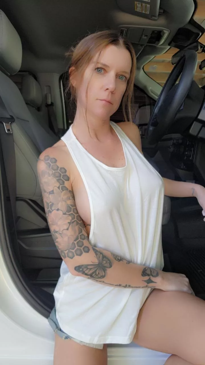 A little milf side boob in the school pick up line.  posted by ppitaplays_