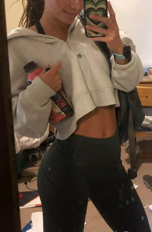 Always crops at the gym by Brooklynxrose