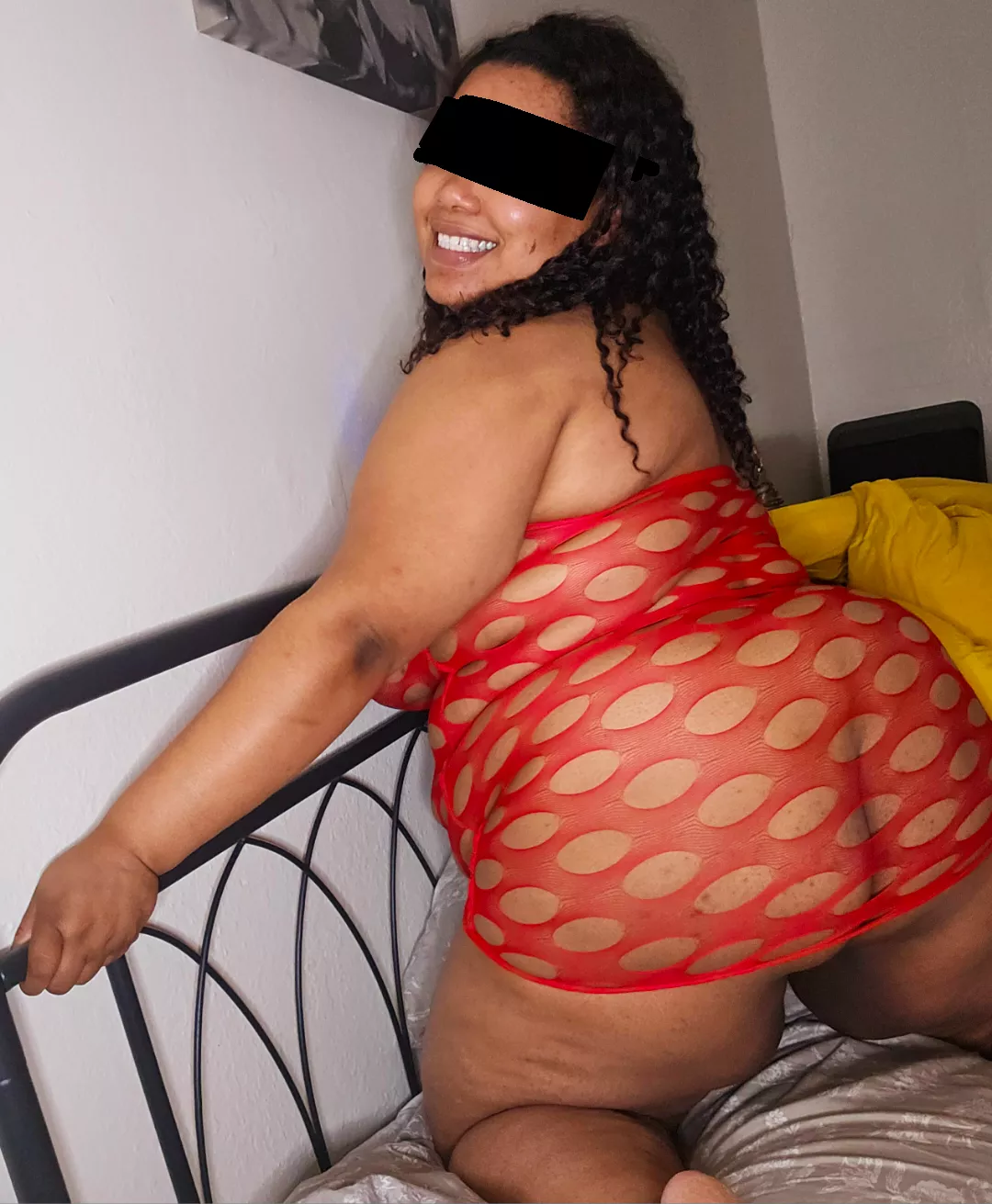 Always willing to please 😏🌹 posted by Admirable_Algae_4583