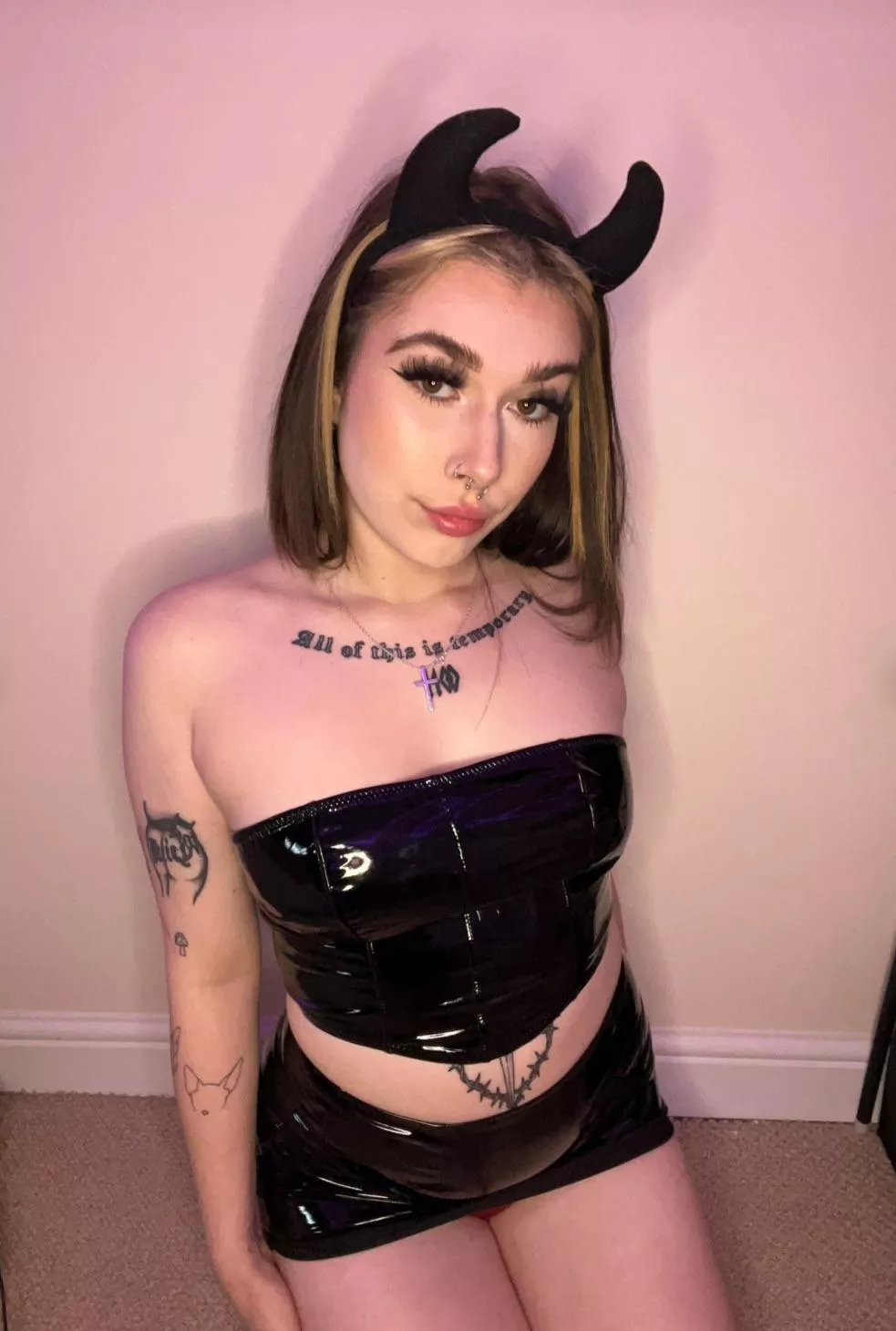 angel face, devil thoughts  posted by ghostzgirl