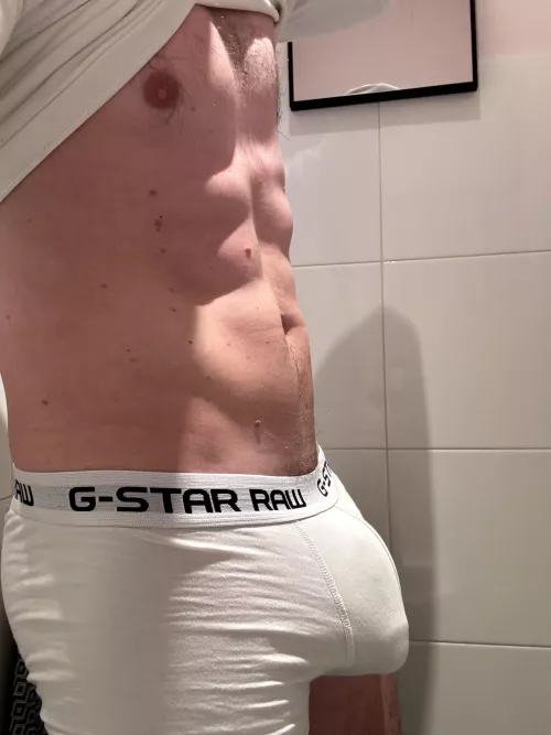 Bi curious. DM me if you’re hung and uncut. by throwawaychillerboy1