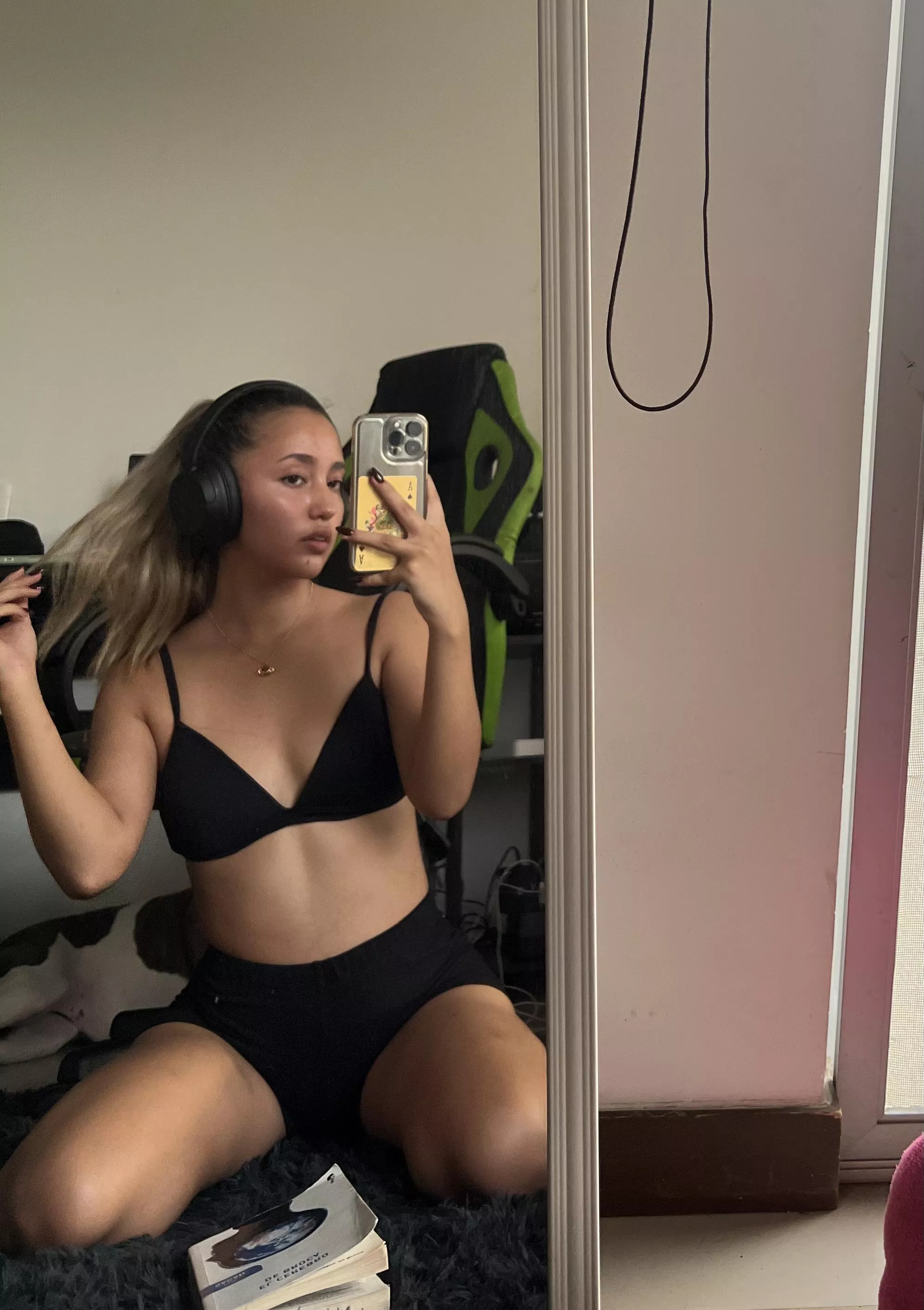 Can I be your babygirl? posted by Lunaluizz