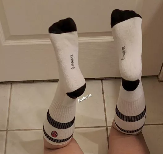 Can someone teach me [F] to use my new tripod? I need pointers😋 by unethicalsidehustles