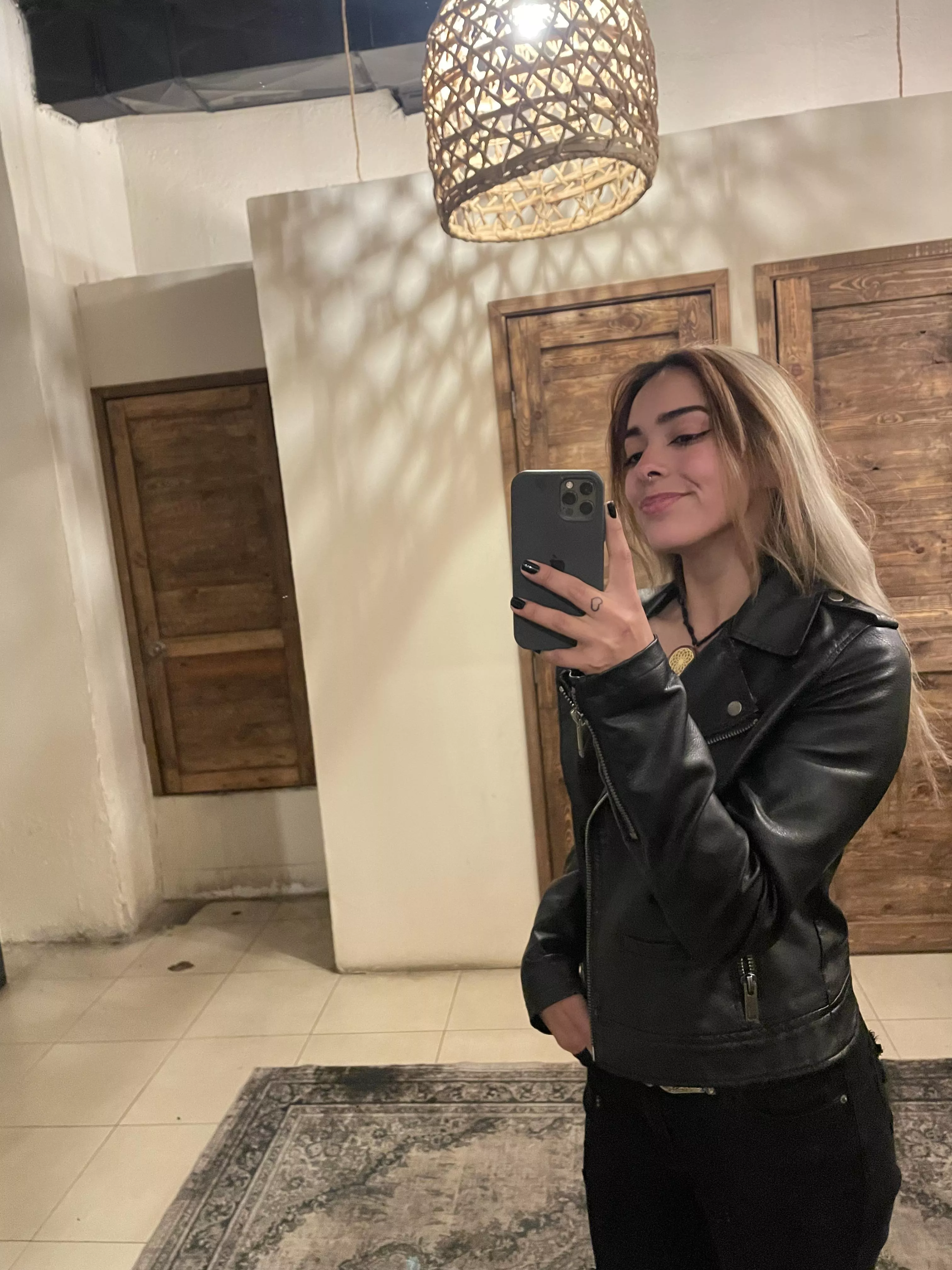 classy wednesday in black posted by Anelchacon