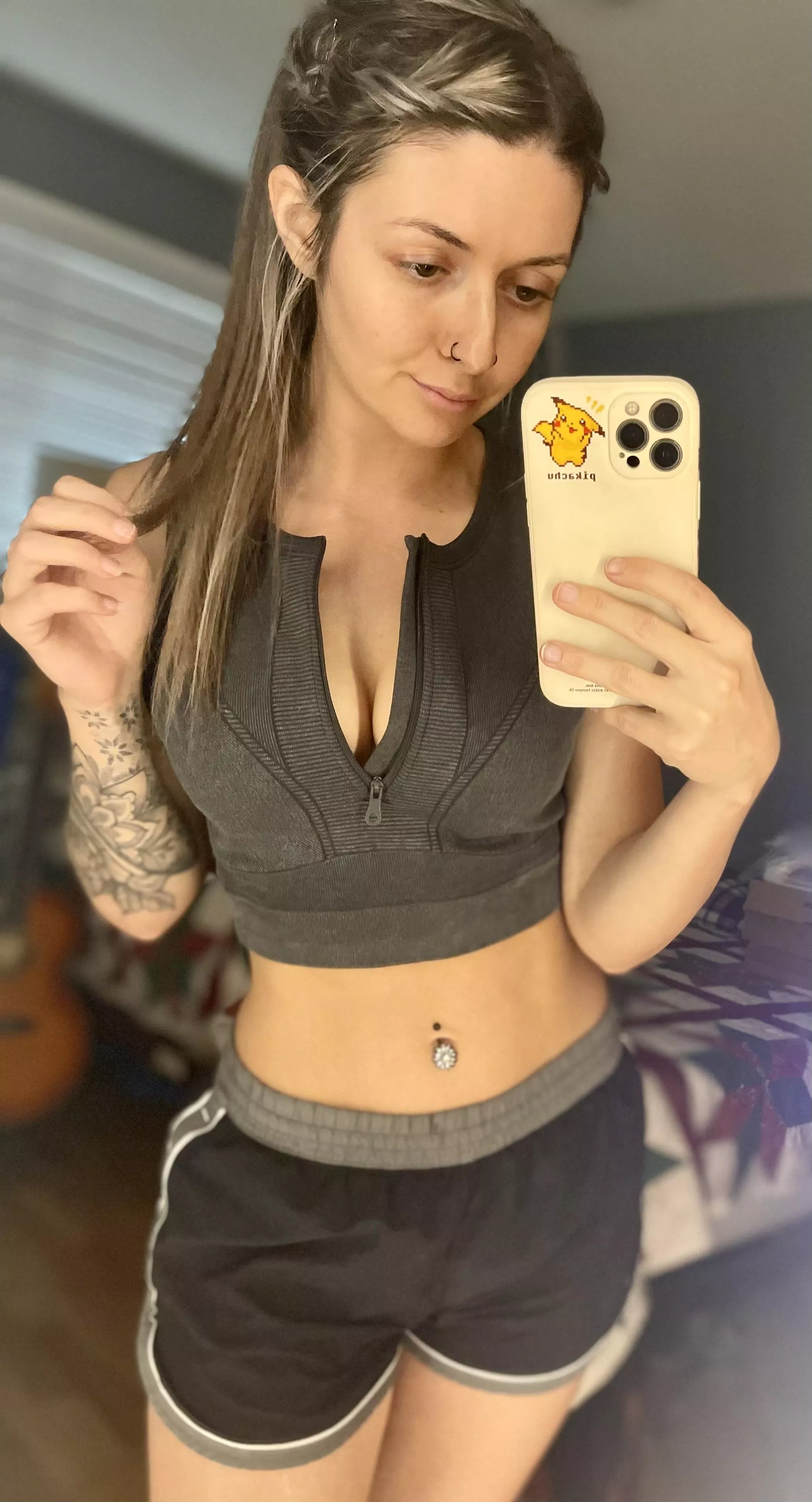 Do you mind receiving selfies from me? posted by kelsikingstonn_