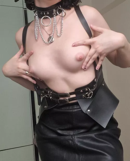 Even girls into BDSM love then u play with puffies by MereOasis