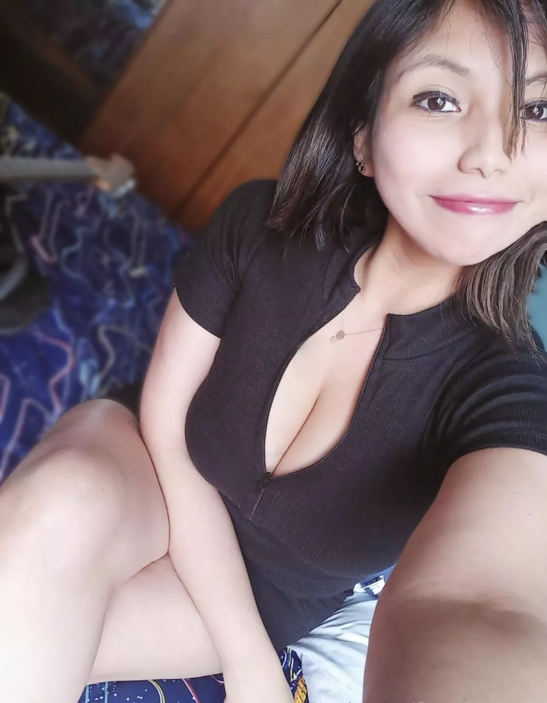 (F) a cute selfie for your night :) posted by SexyAzucena