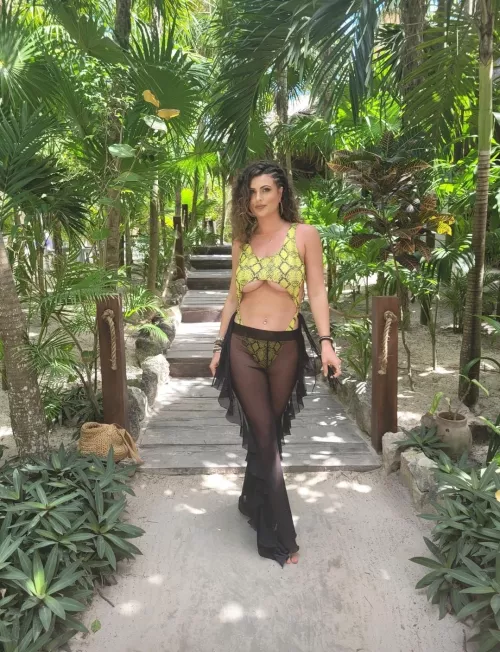 Find me where the beach is. by Bud-Lightyearh