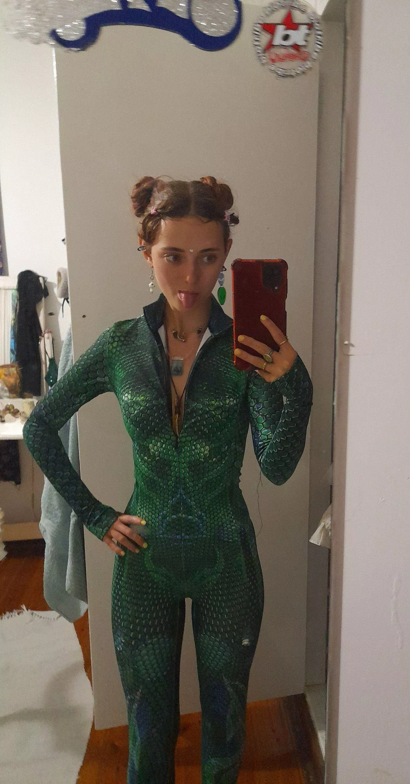 green dress, mirror shots, tongues out, feeling playful ;) F18 posted by Spekopl