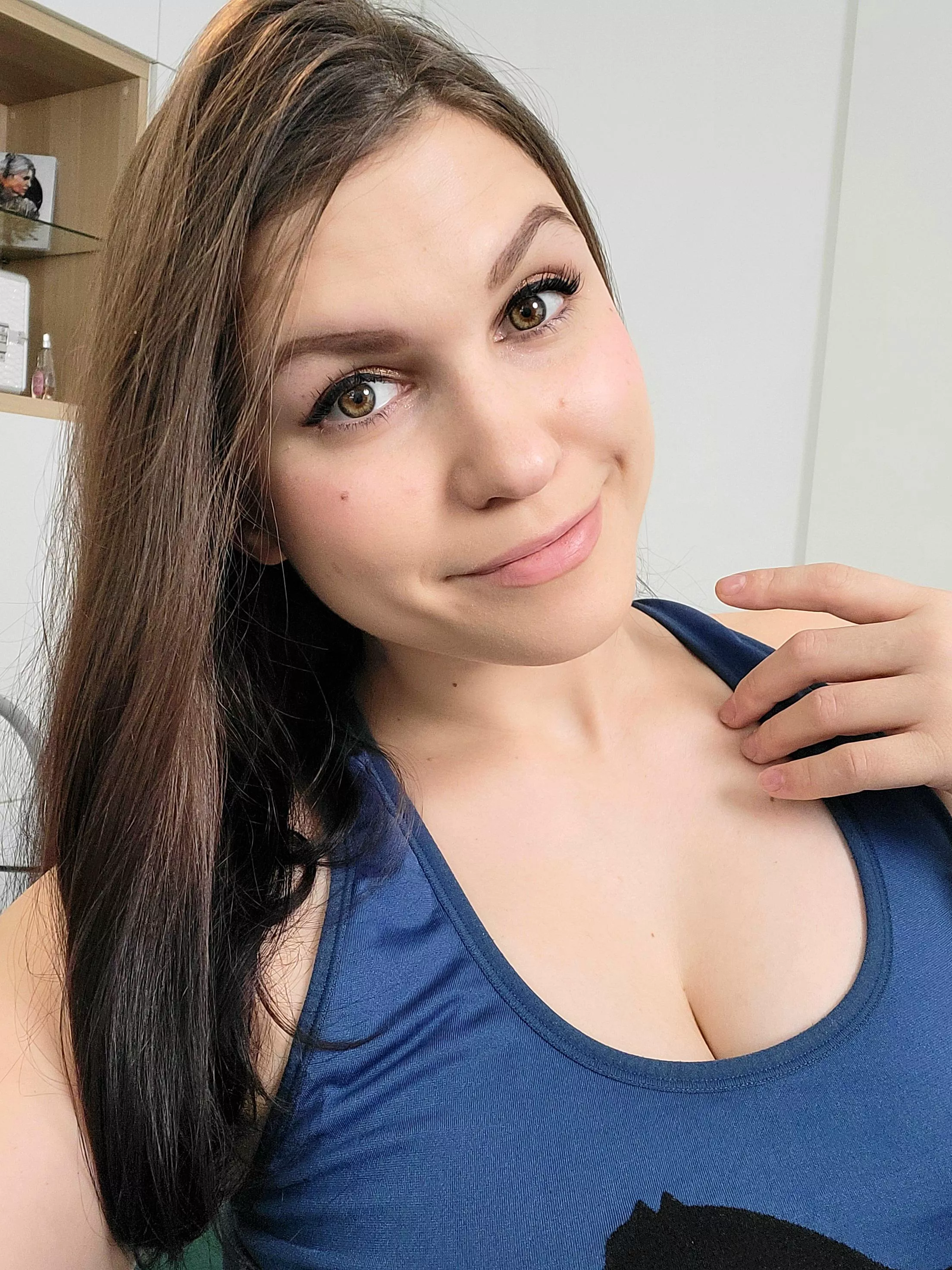Hope to see you on the show on @chaturbate 🥰 [Tiny_hat]  posted by Tiny_hat_