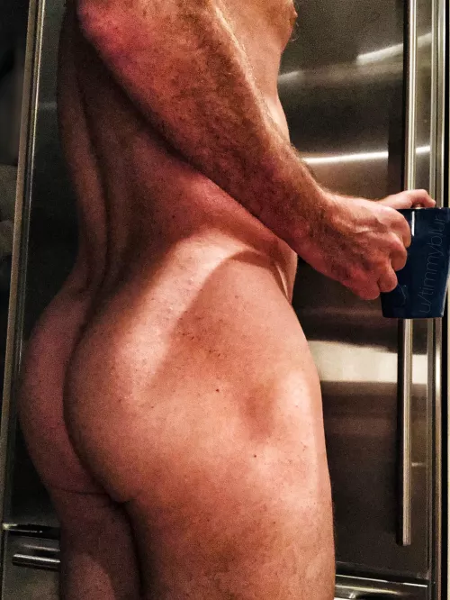 I’m serving up coffee and hot cakes this morning. If you ask nicely and I might even throw in my thick sausage. by timmyblur