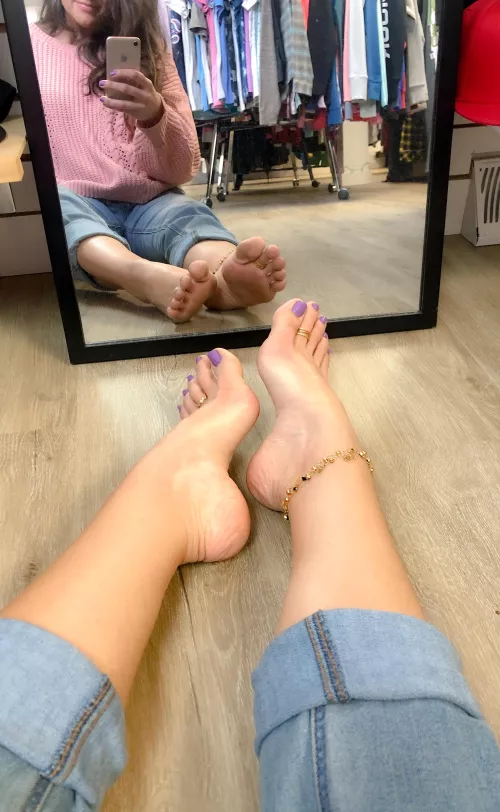 I’m so bored at work, do you mind if I send you pictures?  by CyprusTootsie11