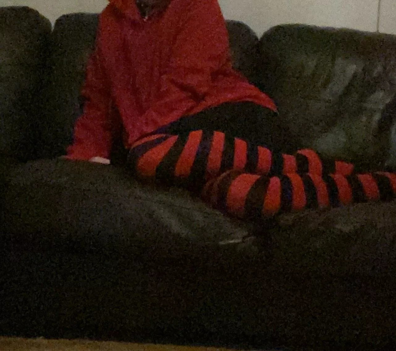 Sittin while feelin feminine <3 posted by Cipasfit