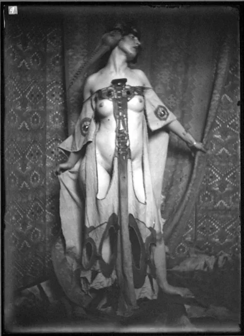 Studio nude 1917 by Mundane-Employer-719