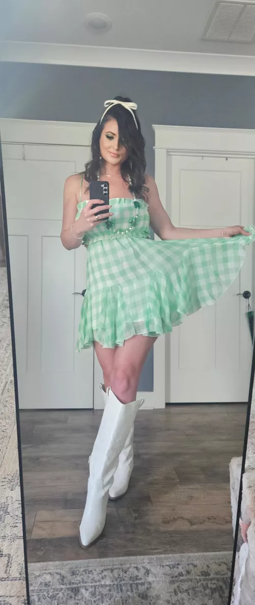 Too adorable in green. by Bud-Lightyearh