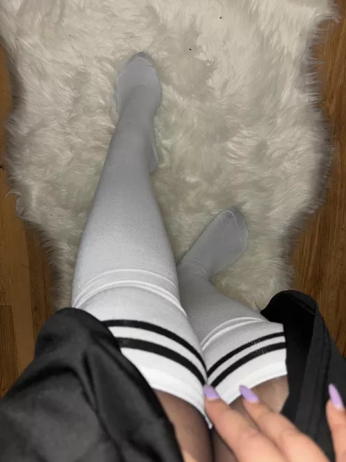 White socks [F] by FeetndFingersFantasy