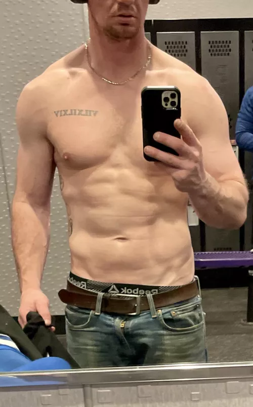 34 m how am I looking  by Couplesacount