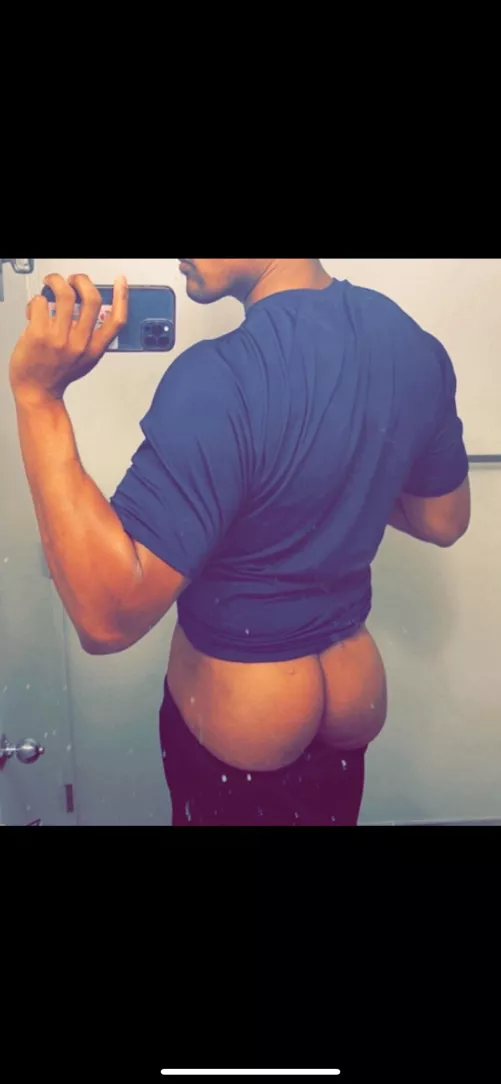 6ft6 masc muscular. Love big dick  by ayesnomaybe