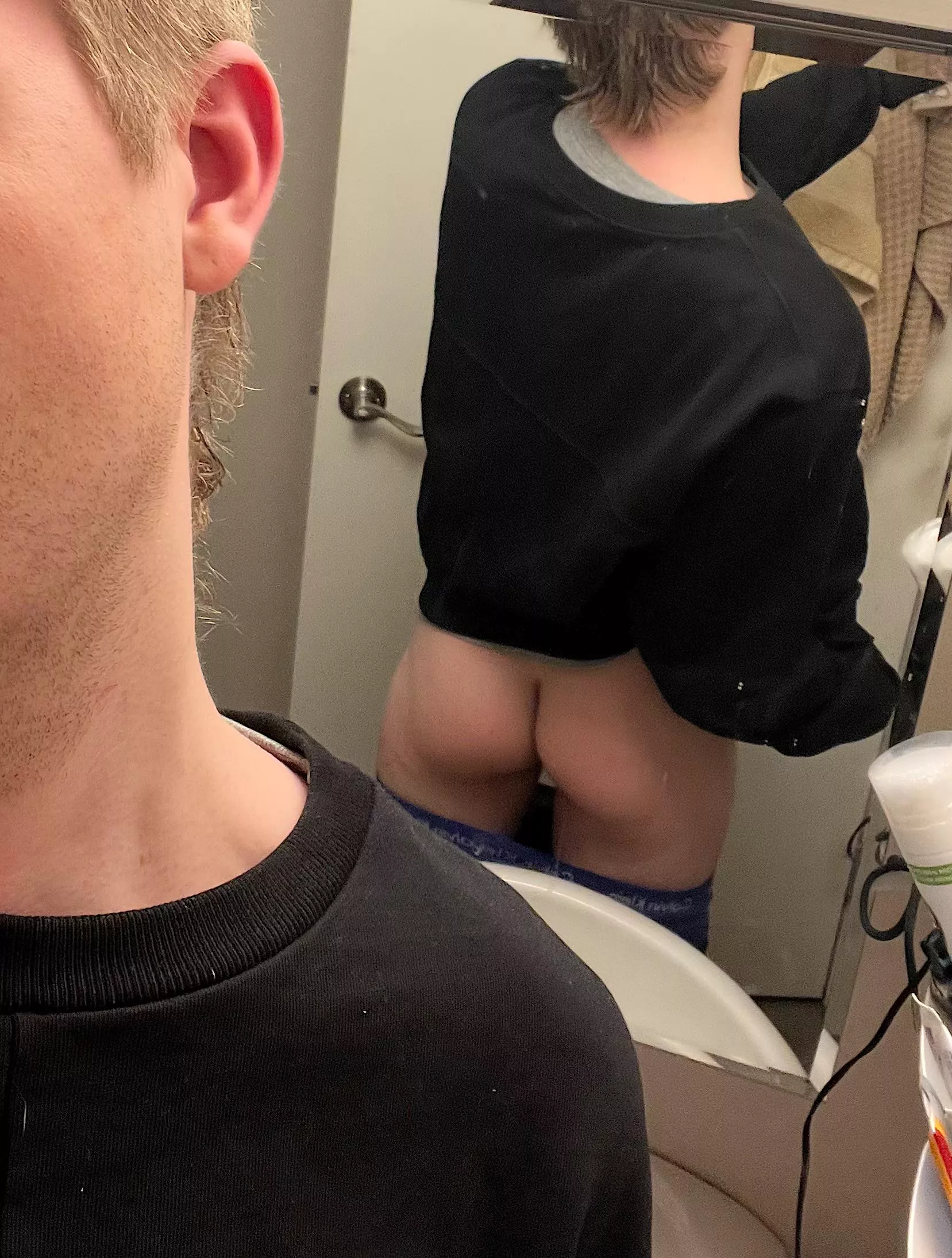 any str8 boys wann bend it over n eat it? (Then fck it) @jamezhanson posted by Spiders_j