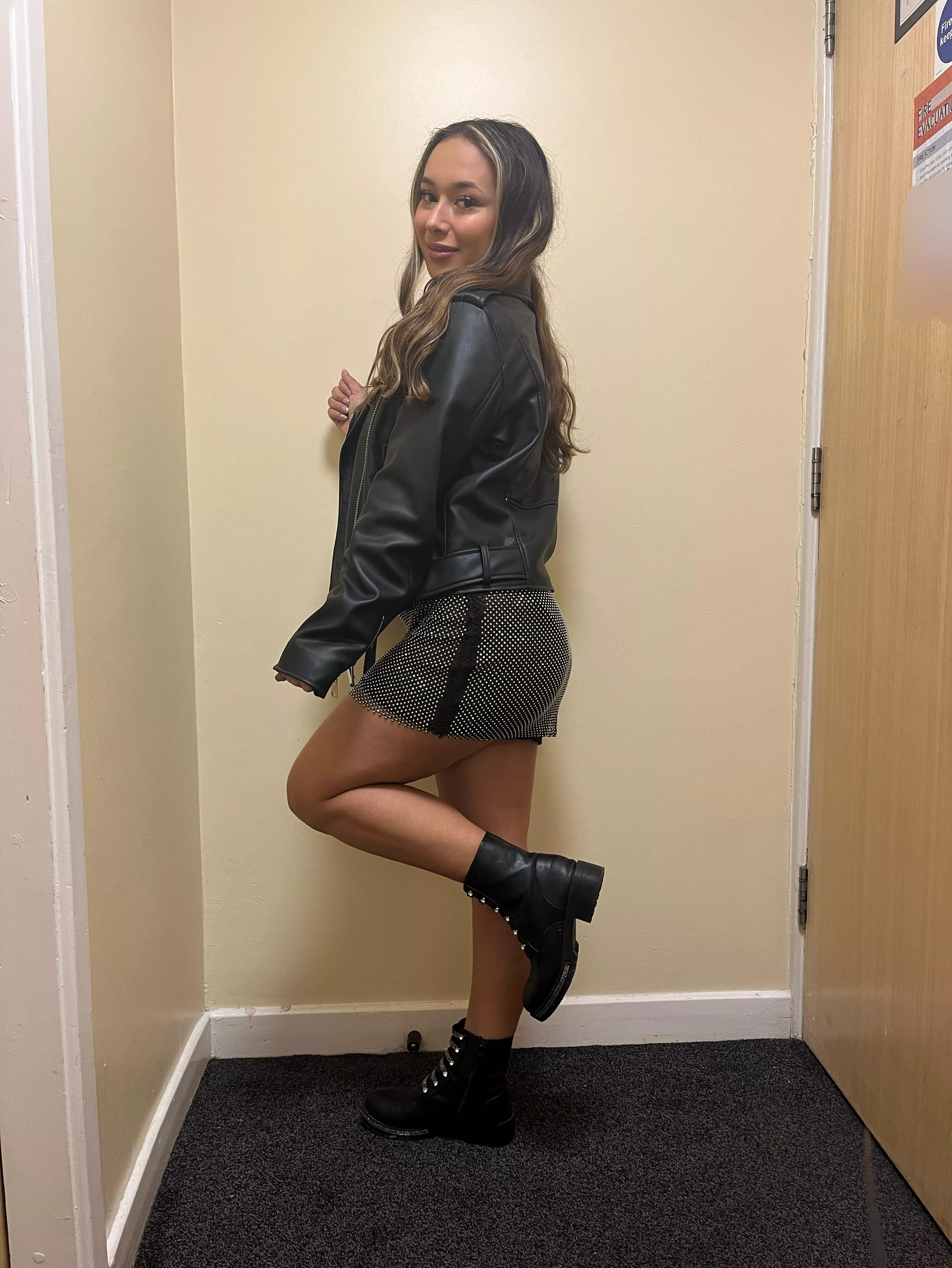 Classy in black posted by Mia6155