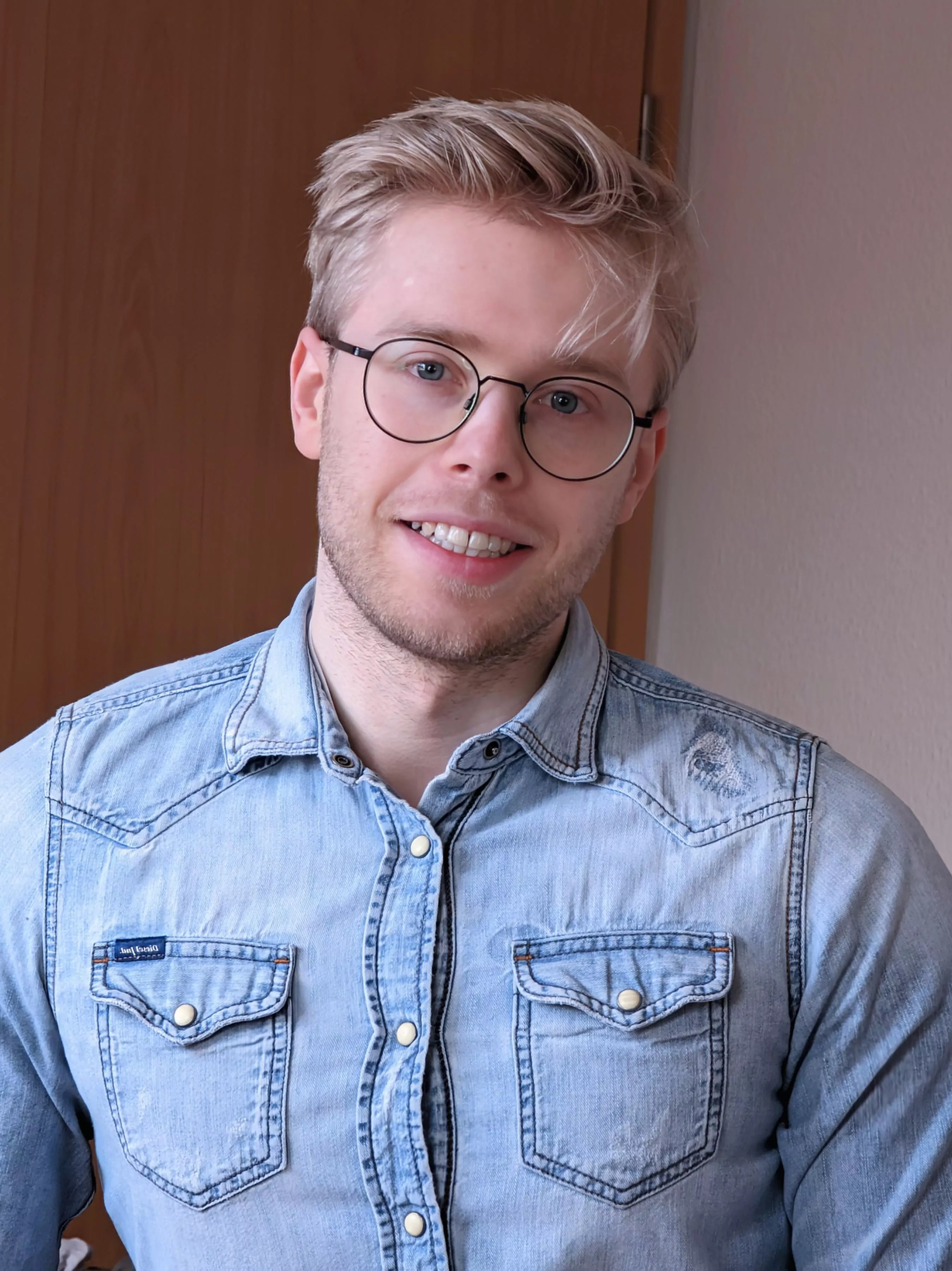 Cute smile :D posted by hanz_GORSKI